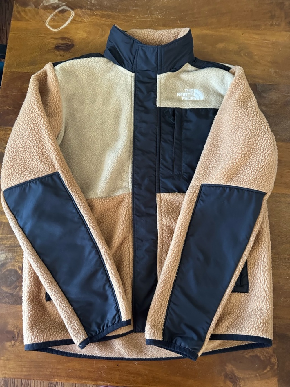 The North Face Two-Tone Sherpa‎ Jacket in Beige and Black boys XL 14/16